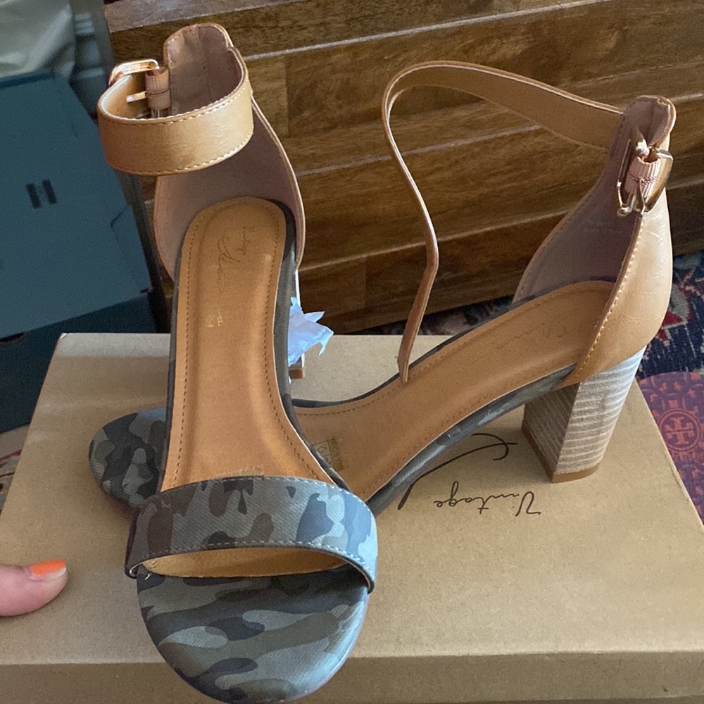 Two-toned block sandal heel